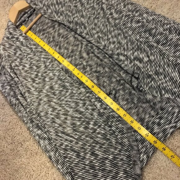 Marled Monochrome Handkerchief Hem Open Cardigan - Picture 12 of 13